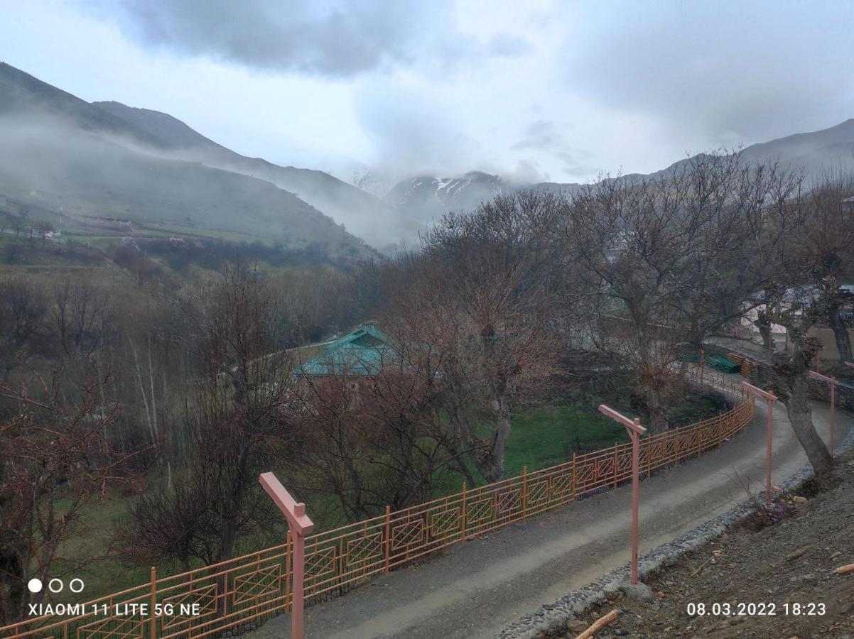 Hayat Guesthouse Nuratau Mountains Yukary-Ukhum Eksteriør billede