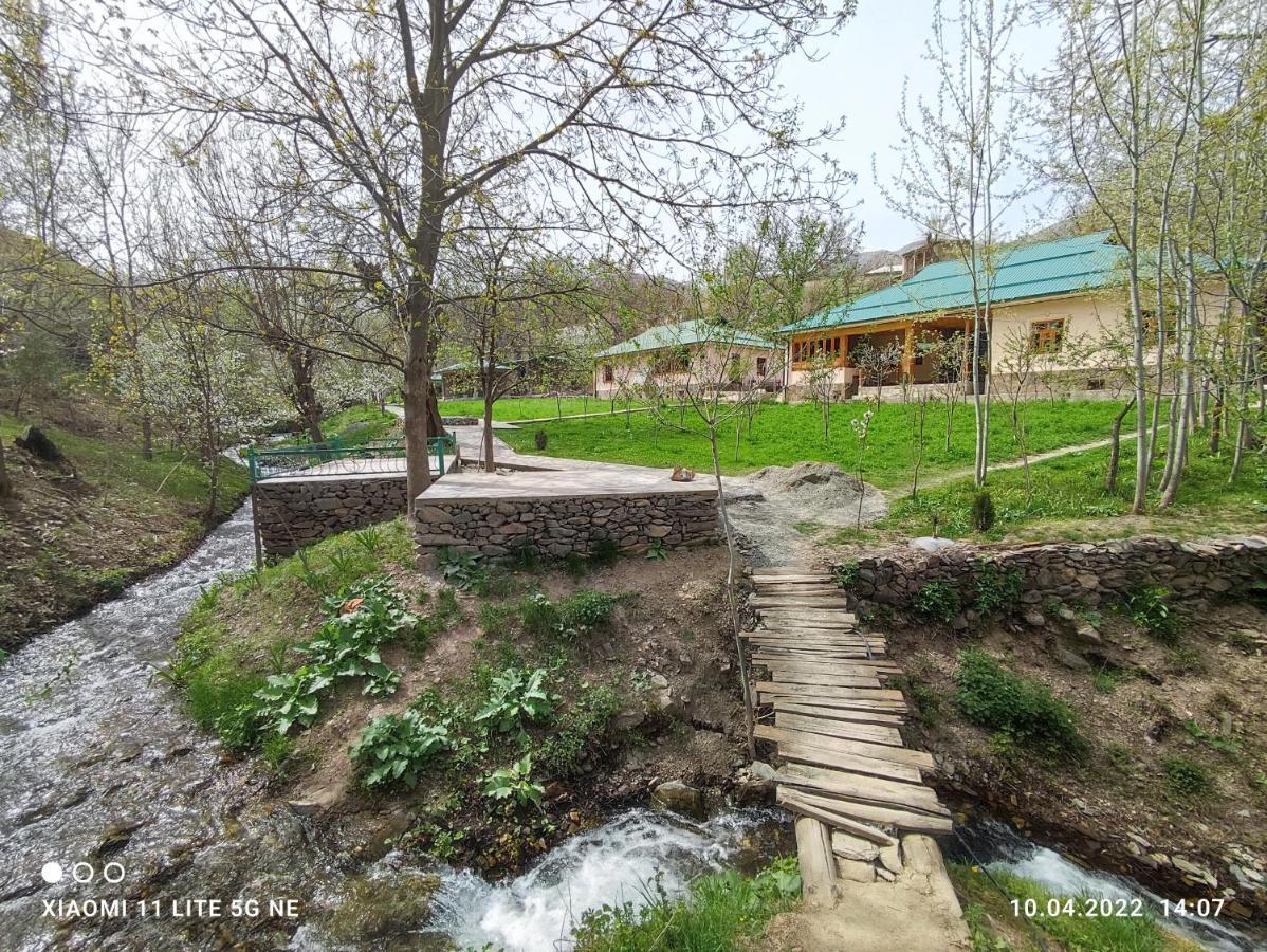 Hayat Guesthouse Nuratau Mountains Yukary-Ukhum Eksteriør billede