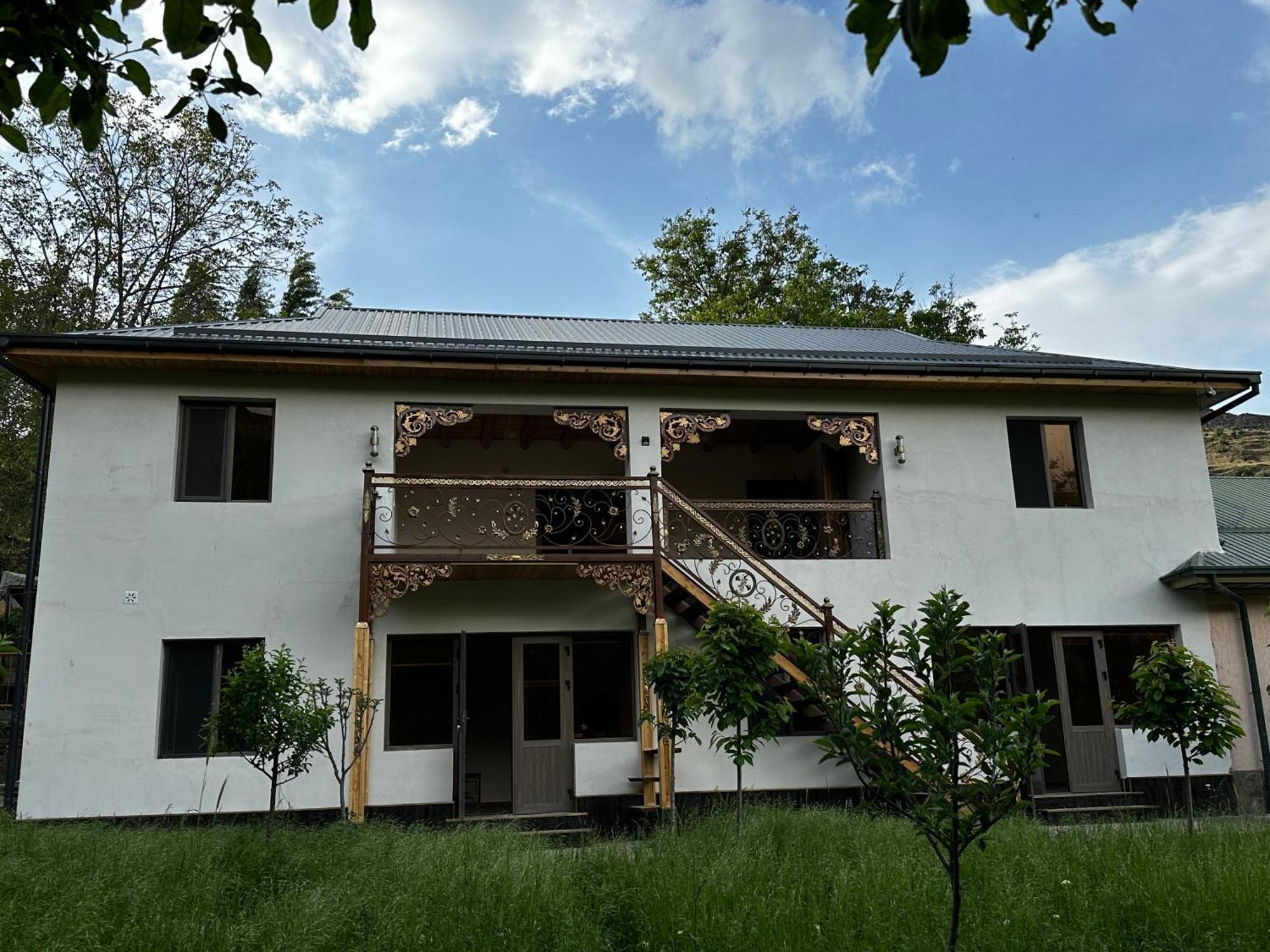 Hayat Guesthouse Nuratau Mountains Yukary-Ukhum Eksteriør billede