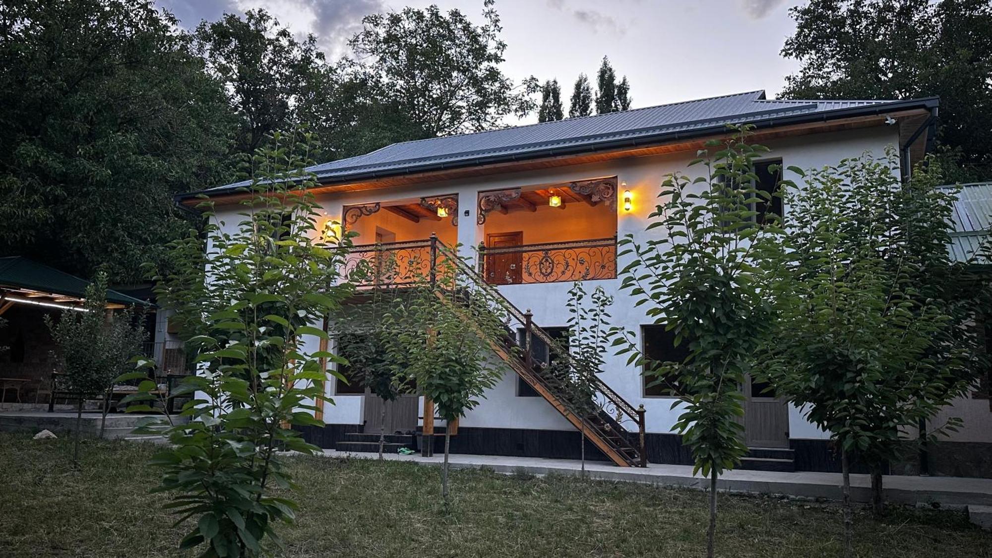 Hayat Guesthouse Nuratau Mountains Yukary-Ukhum Eksteriør billede